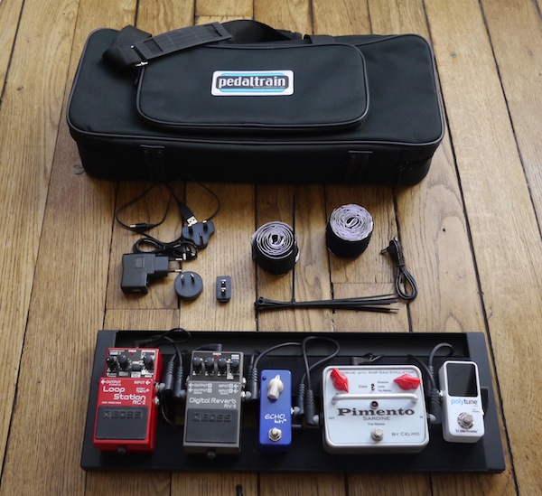 Pedaltrain Mini powered by the Volto: lose the power cable!