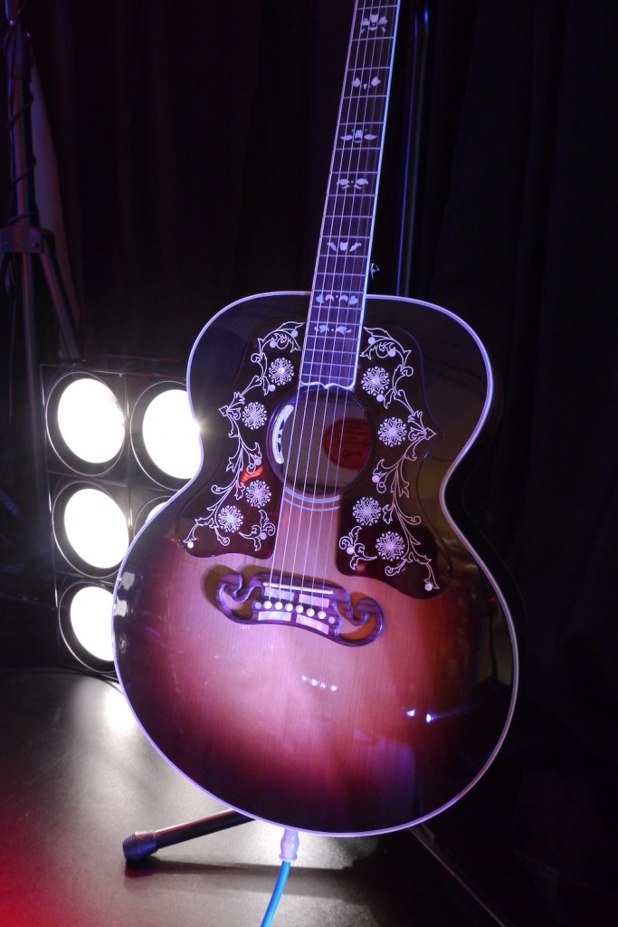 Gibson Acoustic Bob Dylan J-200 2016 signature model