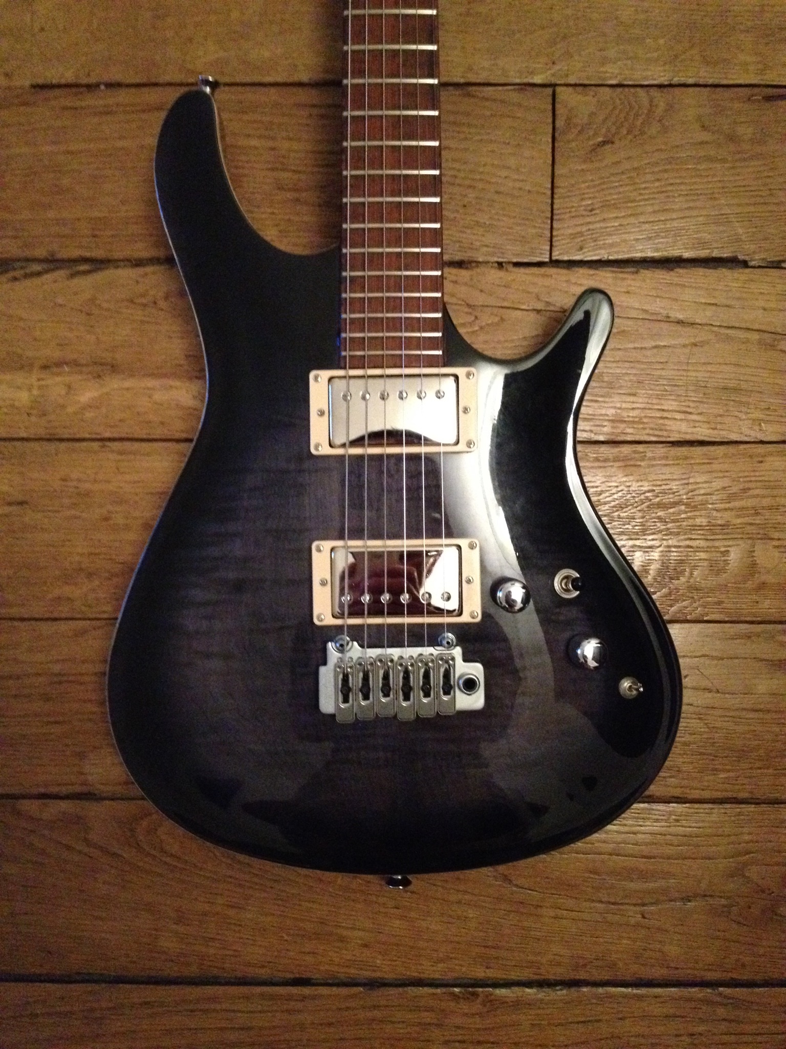 Assona Curve from @MJSGuitars: a great luthier guitar
