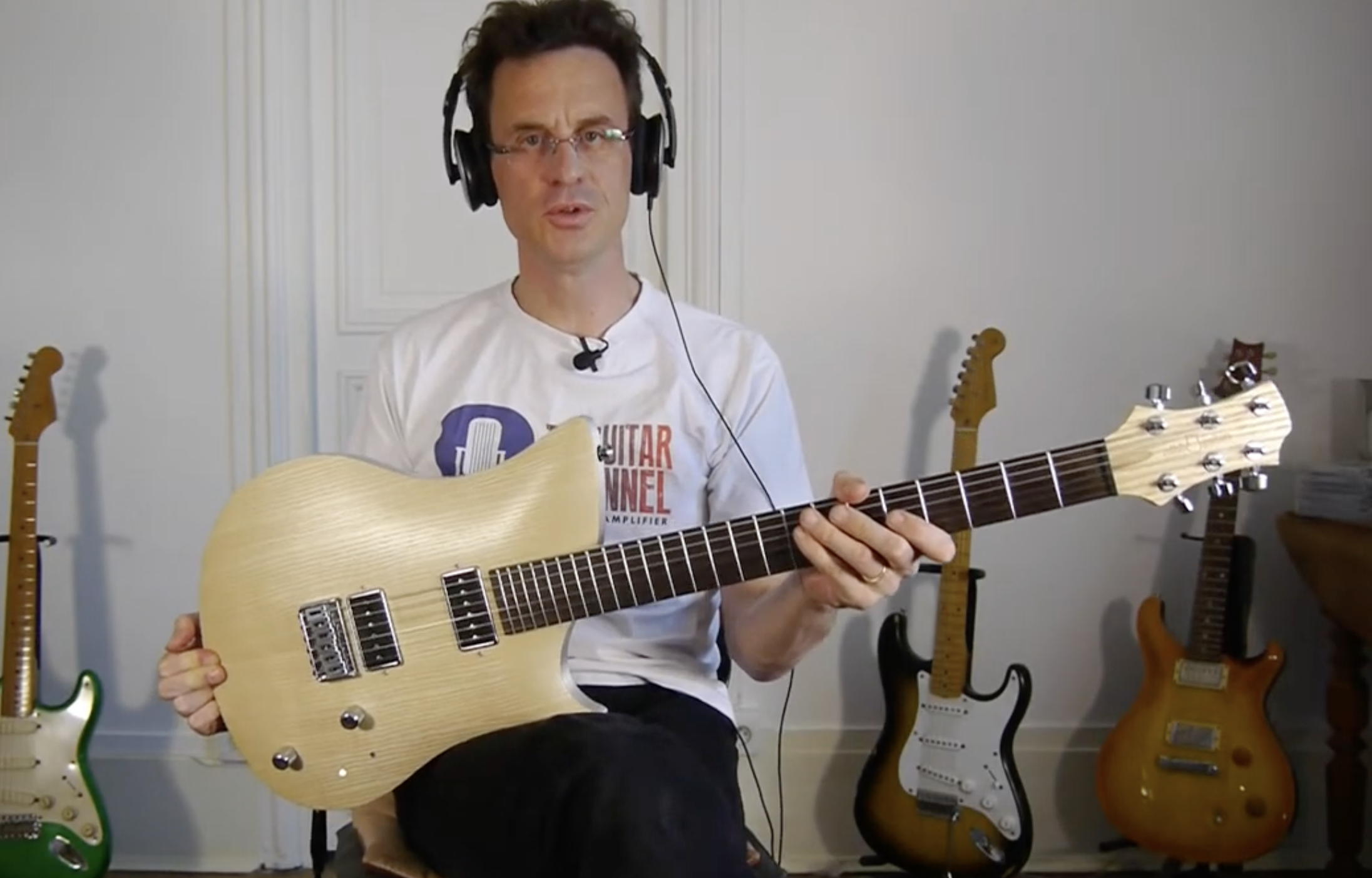 Relish guitar review - The Jane Relish Guitars - Innovative instrument from Switzerland