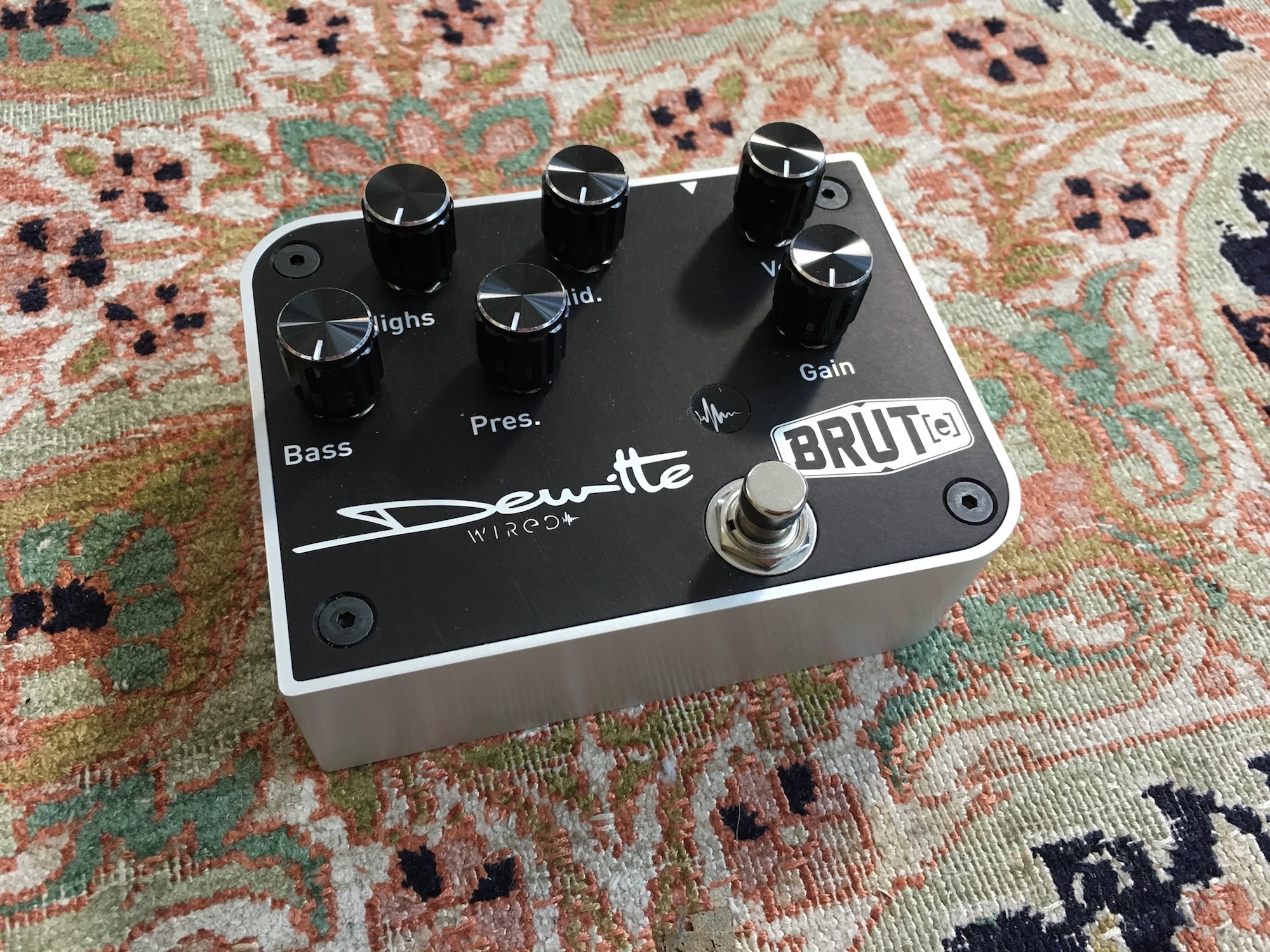 Pedal Review - Brut(e) Dewitte Wired - Add huge sounds to your pedalboard