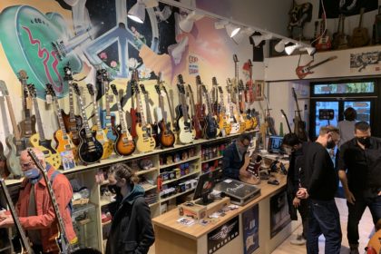 The best places to buy vintage or used guitars in Paris, France