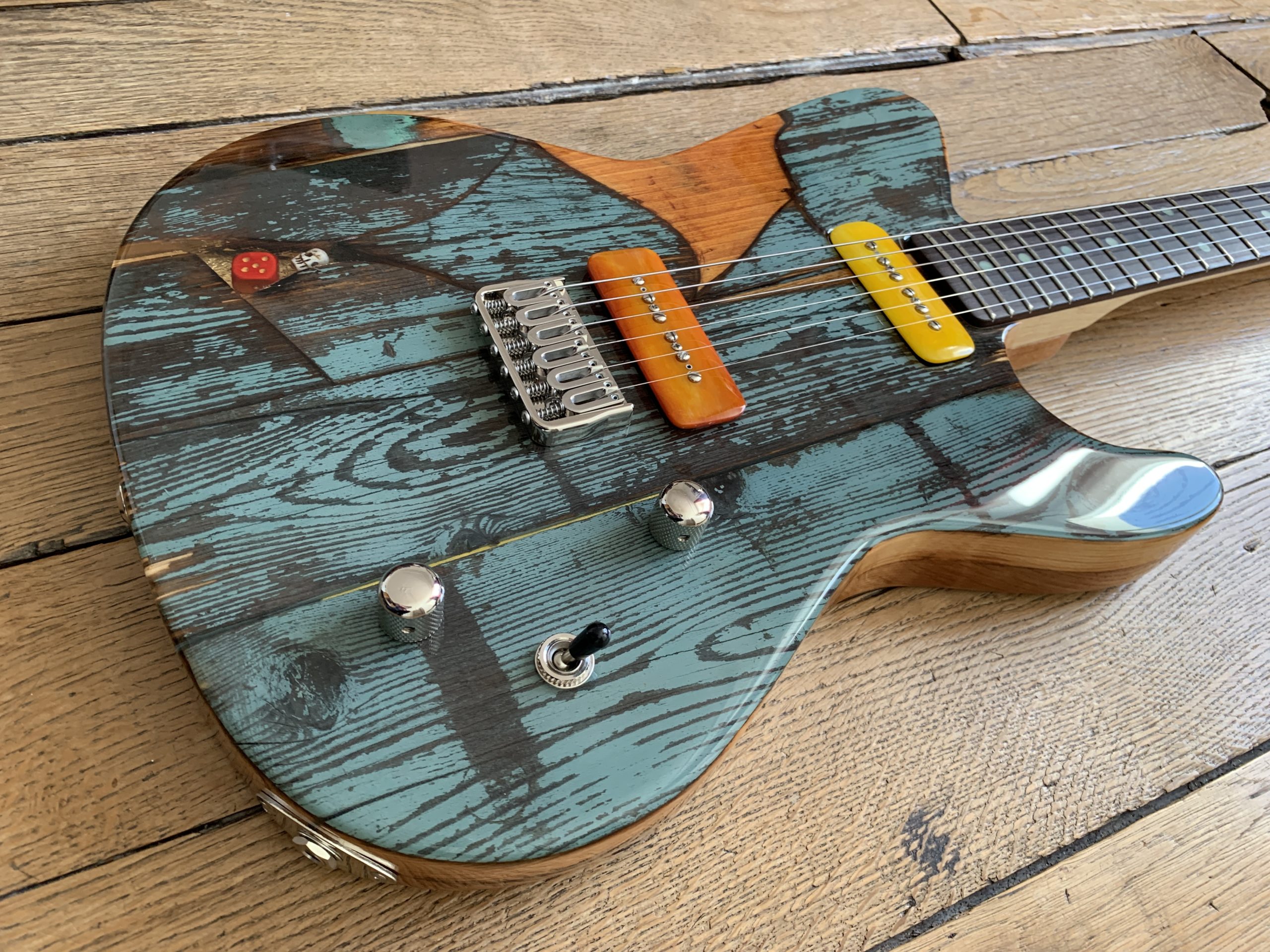 Gate Guitar #047 from Spalt Instruments, a piece of art guitar you must play!