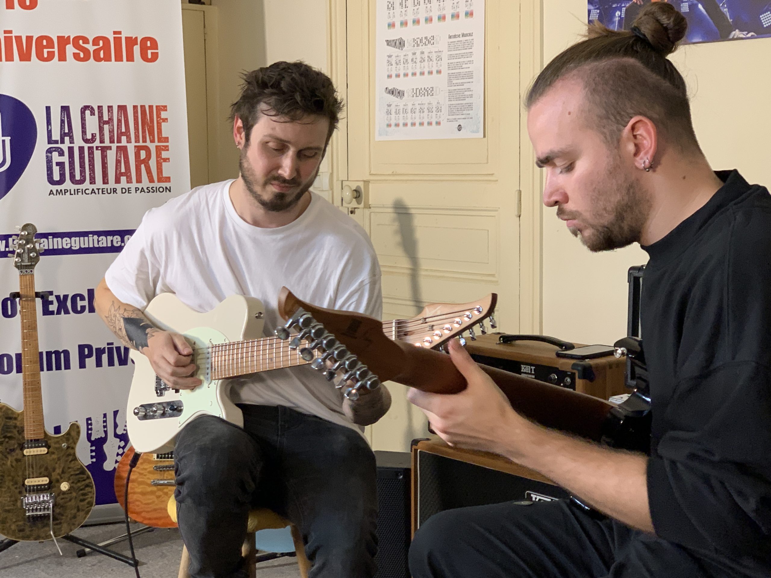 Pierre Danel and Quentin Godet, guitar in hand with the musicians of Kadinja