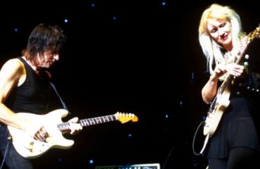 Farewell to Jeff Beck - Interview with Jennifer Batten who played with him on stage and in the studio