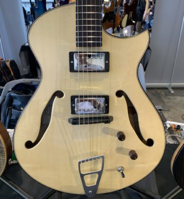 Maple Handmade: discovery of an Italian luthier at the Padova show and guitar demos