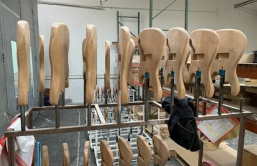 Iconic Guitars, the up-and-coming boutique guitar brand! Factory tour & Interviews