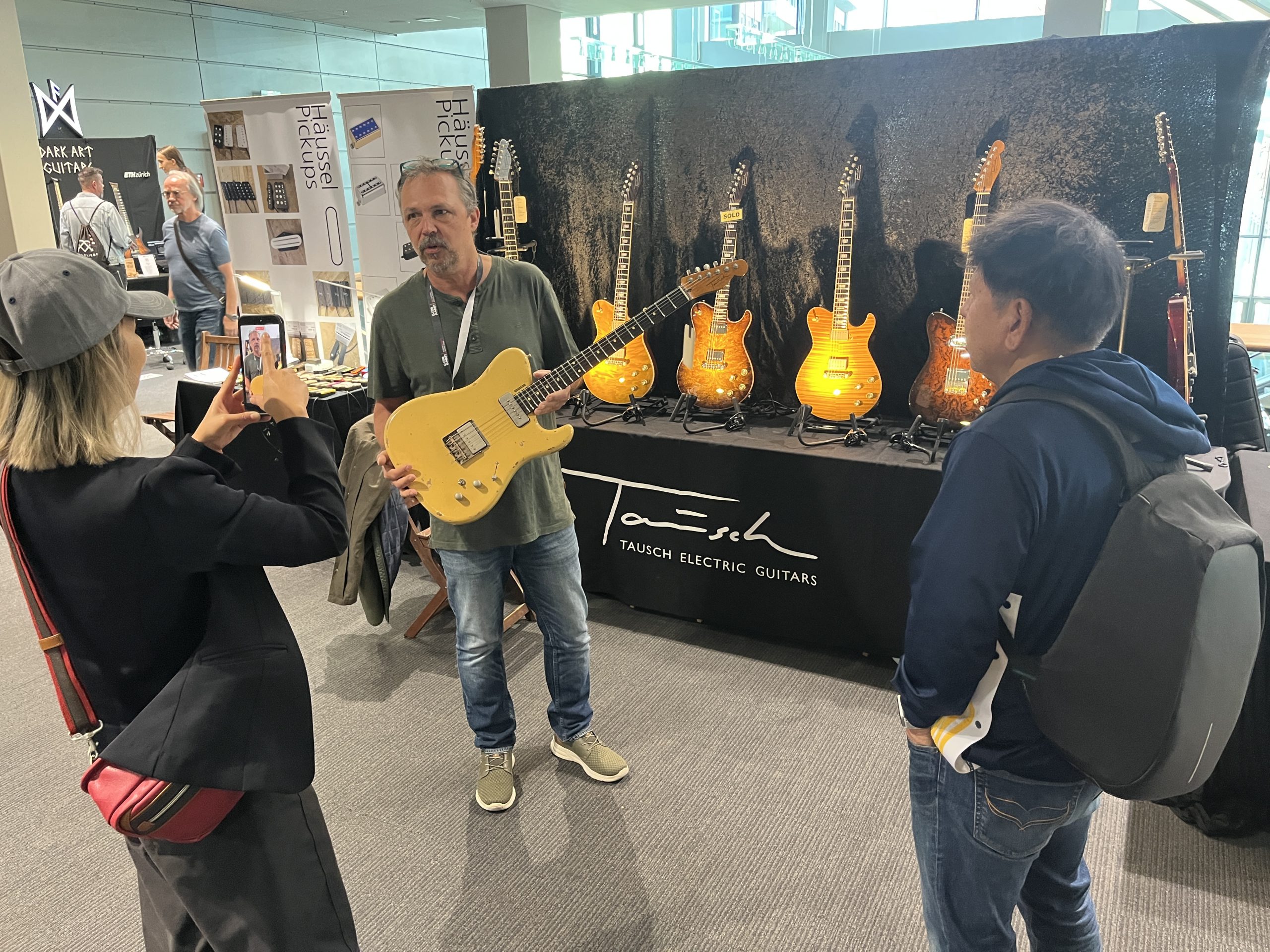 Guitar Summit jour 2 3317 Tausch Guitars at the Guitar Summit